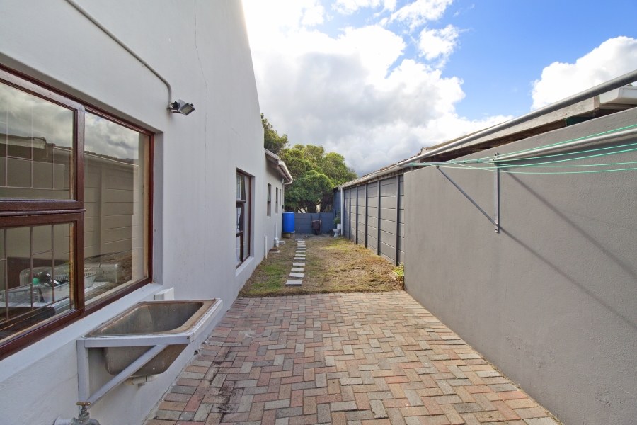 4 Bedroom Property for Sale in Sunnydale Western Cape